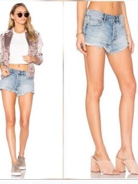 👗Free People Washed Light Blue Denim Cutoff Shorts